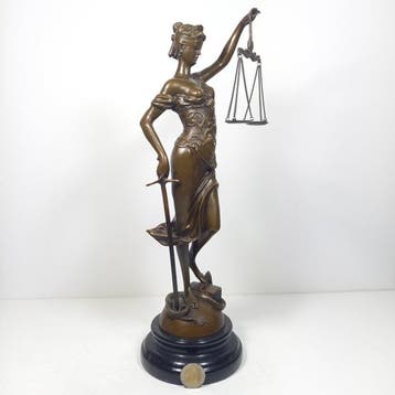 A. Mayer (1855-1939) - sculptuur, Lady Justice - 40 cm -, Antiek en Kunst