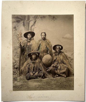 Kozaburo Tamamura - Japan : farmers in traditional attire