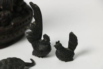 Brons - Set van 6 miniatuurfiguren: Schatvaartuig, hert,, Antiek en Kunst