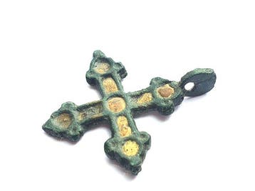 Byzantijns Brons Byzantijns bronzen kruis met emaille inleg,, Verzamelen