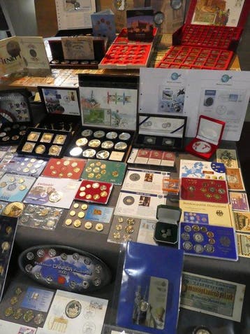 Europa. Collection of coins/banknote/medals/euro inkl. pp