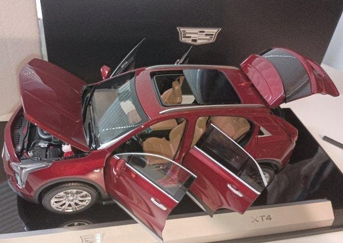Paudi models 1:18 - Modelauto - Cadillac XT4 - 2022 - Rood, Hobby & Loisirs créatifs, Voitures miniatures | 1:5 à 1:12