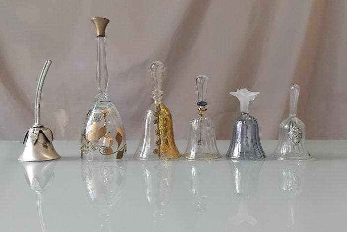 Themacollectie - Campanelle - kristal, porselein, geblazen, Antiquités & Art, Antiquités | Jouets