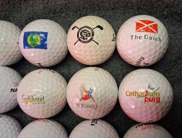 Collection thématique - 40 balles de golf avec le logo du