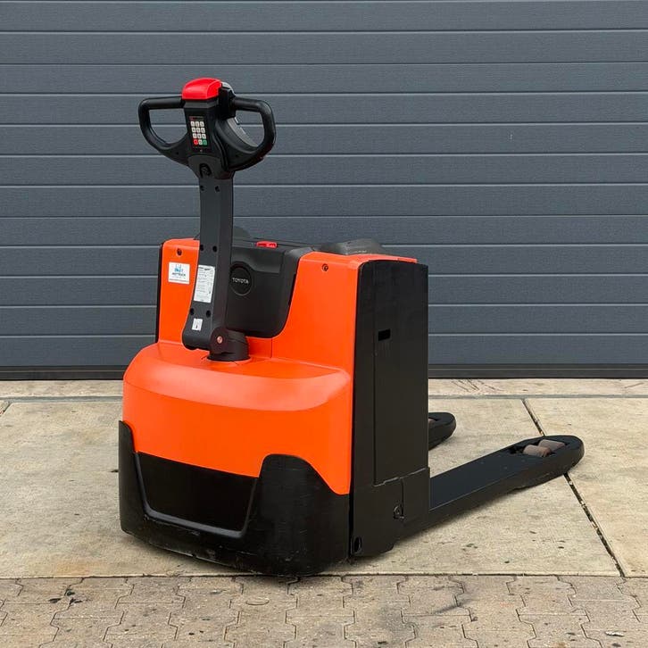 Toyota LWE 200 2000kg 100CM vorken 68cm tussen de vorken, Zakelijke goederen, Machines en Bouw | Heftrucks en Intern transport
