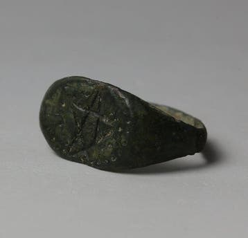 Middeleeuwen, kruisvaardersperiode Brons Ring met een