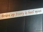 Bedrukt lint Ivory met Bruine opdruk 70 mm 80 cm, Nieuw