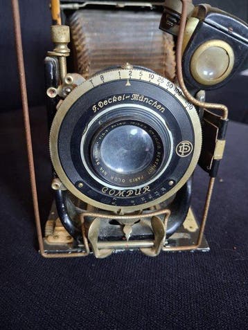 F. Deckel Chambre photographique pliante La Minerva Paris