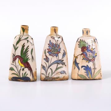 Fles - Keramiek - Set van 5 keramische miniatuurflesjes in, Antiek en Kunst