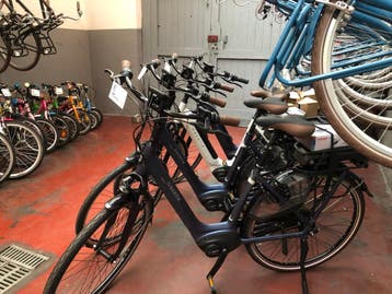 Mega verkoop van electrische en gewone fietsen, Ophalen