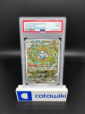 Pokémon - 1 Graded card - Magneton [ETB Promo] SVP 159 -, Hobby en Vrije tijd, Verzamelkaartspellen | Pokémon, Nieuw