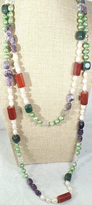 Zoetwaterparels, amethysten, agaten en karneoolen - Symbool