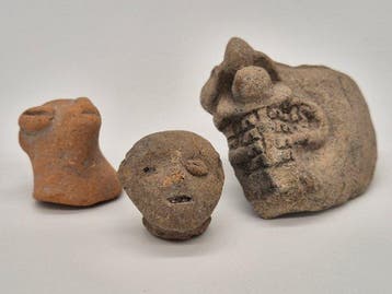 Maya-cultuur Steen Prekolumbiaanse Maya kleifragmenten –