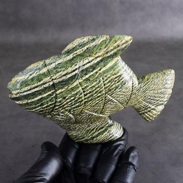 Beeld, NO RESERVE - Big Genuine Zebra Serpentine Carved Fish