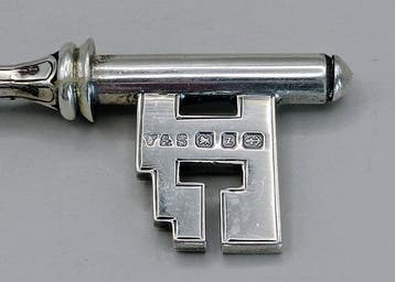 127 Years Old Collectable Key - Zegel