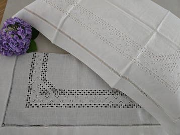 Pregiato Lenzuolo in puro lino ricamato a mano Punto, Antiquités & Art, Tapis & Textile