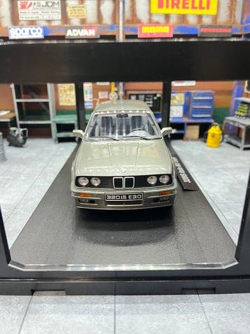 KK Scale 1:18 - Modelauto - BMW 320iS E30 Italo M3 1989, Nieuw