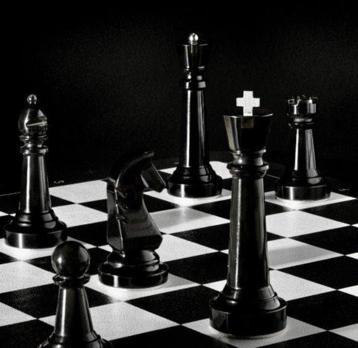 Schaakspel - Lumina Chess Monochrome Versie, Antiek en Kunst, Curiosa en Brocante