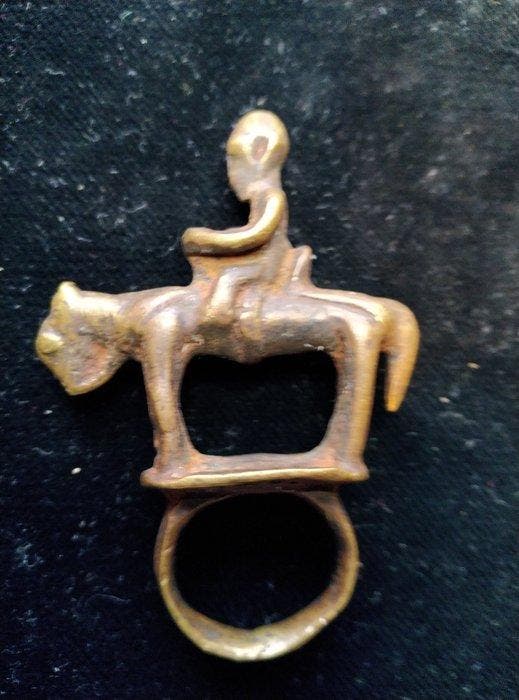 Anneau avec figure de cavalier (Senufo), fin du XIXe siècle, Antiek en Kunst, Kunst | Niet-Westerse kunst