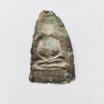 Oud-Siamese Zilver Zittende Boeddha op Troon – votieve