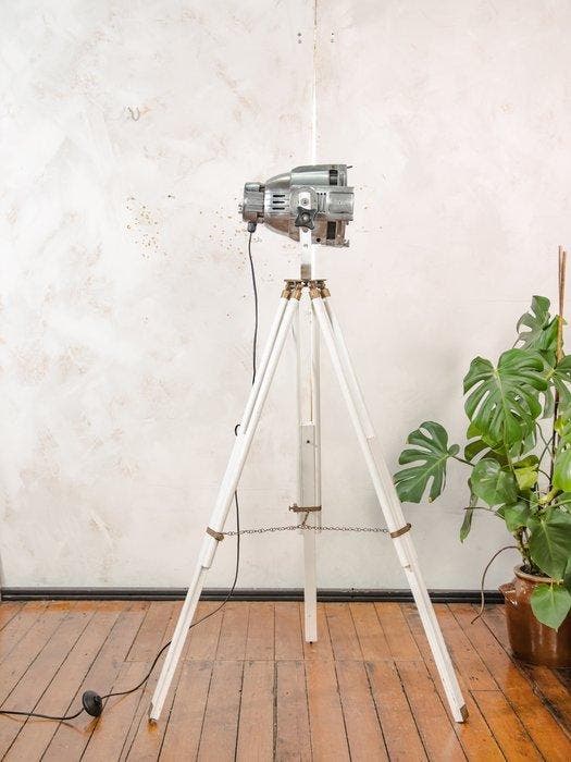 Fargo - Theaterlamp - Aluminium, Hout - Vloerlamp, Tripod, Antiquités & Art, Antiquités | Éclairage