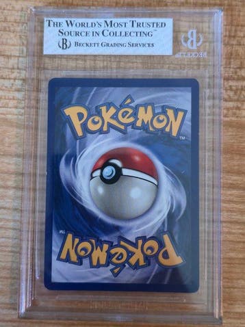 Pokémon - 1 Graded card - Dracaufeu 4/102 Foil - Beckett 8