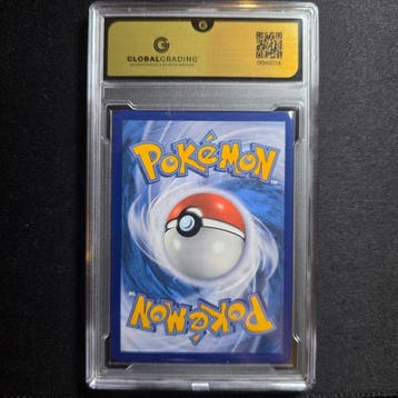 Pokémon - 1 Graded card - Mega Scrafty ex 260 Foil, Full art, Hobby en Vrije tijd, Verzamelkaartspellen | Pokémon, Nieuw