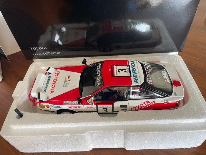 Kyosho 1:18 - Modelauto - Toyota Celica GT-Four 1990 Safari, Hobby & Loisirs créatifs, Voitures miniatures | 1:5 à 1:12