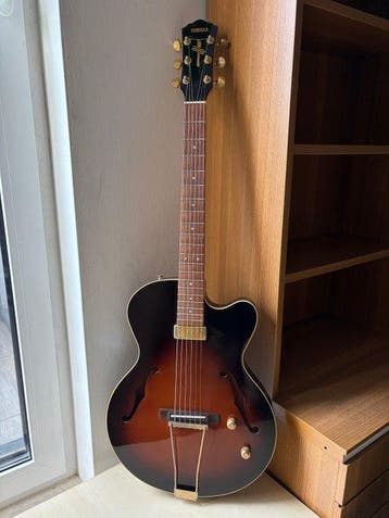 Yamaha - AEX 500 Hollow Body - Sunburst Versatile Magnet +, Muziek en Instrumenten, Nieuw