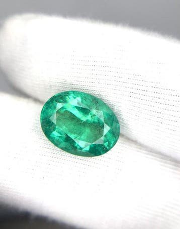 1 pcs Groen Smaragd - 7.07 ct - International Gemological
