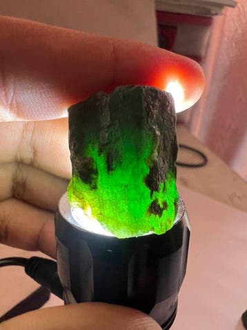 96,70 ct natuurlijke Zambiaanse groene smaragd onbewerkte