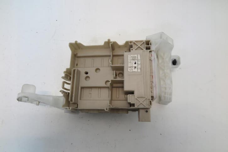 Toyota Aygo II zekeringkast 827300H030, Auto-onderdelen, Elektronica en Kabels, Gebruikt, Verzenden