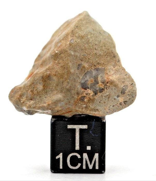 Touat 008 météorite lunaire en breccie de troctolite fondue,, Verzamelen, Mineralen en Fossielen