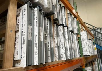 Goedkoopste stockramen en deuren verdeler van België, Doe-het-zelf en Bouw, 80 tot 100 cm, Nieuw, Ophalen of Verzenden, Buitendeur