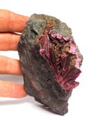 Erythrite Cristaux sur matrice - Hauteur : 17 cm - Largeur :