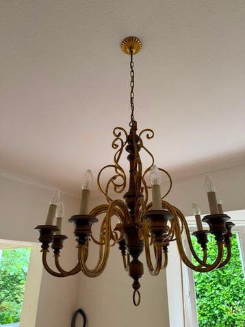 Klassischer Florentiner Kronleuchter – Holz & Gold –