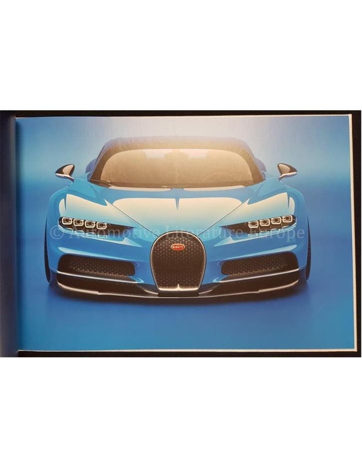 2017 BUGATTI CHIRON HARDCOVER BROCHURE ENGELS, Boeken, Auto's | Folders en Tijdschriften, Ophalen of Verzenden