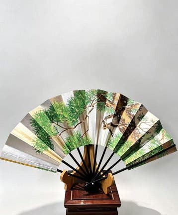 Vintage Japanse sensu decoratieve vouwwaaier, zwarte gelakte