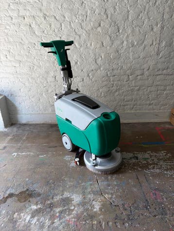 Autolaveuse compacte BOMA SD 38 B - Destockage, Comme neuf, Machine de nettoyage à brosse