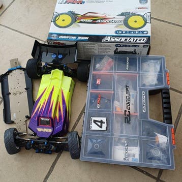 Team Associated 1:10 - Modelbouwdoos - Team Associated B74.2, Nieuw