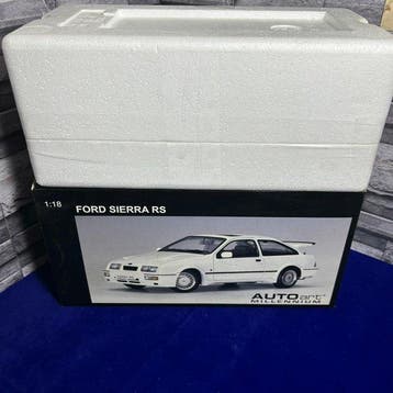 Autoart 1:18 - Voiture miniature - Ford Sierra RS Cosworth