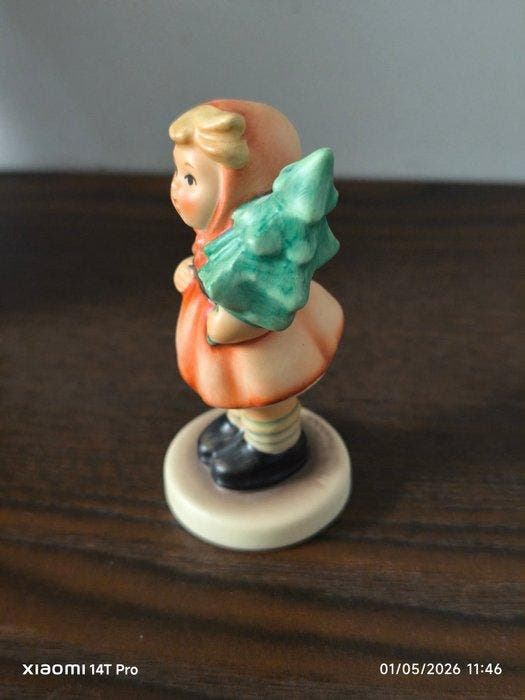 Goebel - Figuur - Girl with Fir Tree Tmk7 - Keramiek, Antiek en Kunst, Curiosa en Brocante