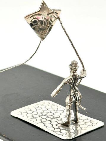 No reserve-Handgemaakte zilveren miniatuur man met vlieger, Antiek en Kunst