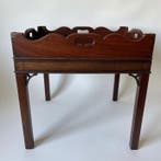 Table - Une table basse en acajou à plateau - Acajou