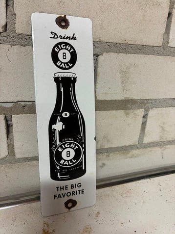 Vintage Eight Ball soda / frisdrank reclamebord – emaille op