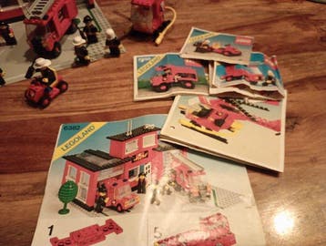Lego Set - Classic Town - Fire statoin plus extra