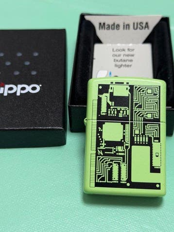 Zippo - Zonder minimumprijs - Aansteker - Messing, Emaille, Nieuw