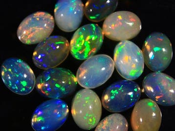 Ct. 9,0 Natuurlijke Ethiopische Opalen Cabochon - Hoogte: 7