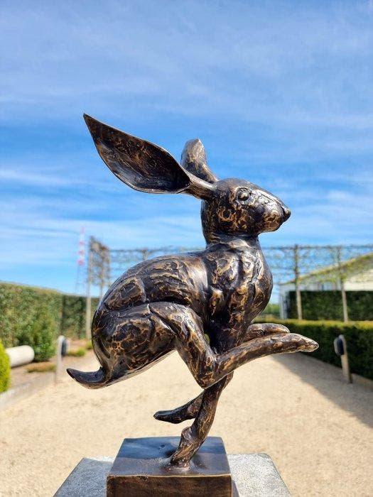 Beeldje - rennende haas - Brons, Antiquités & Art, Curiosités & Brocante
