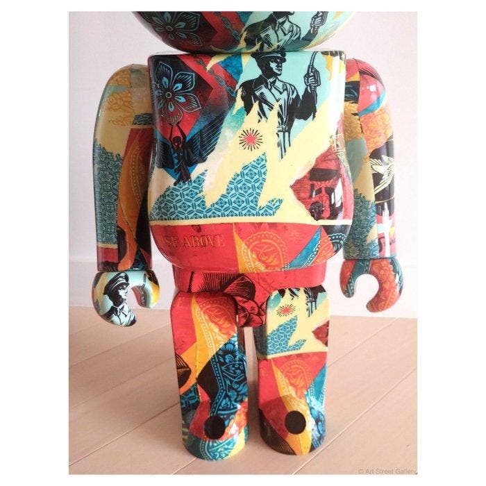 Medicom Toy - BE@RBRICK Shepard Fairey 1000% — DCON23, Antiquités & Art, Art | Objets design